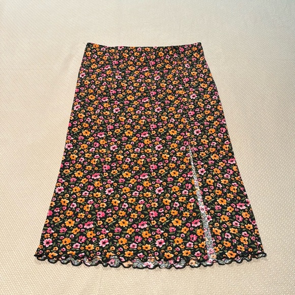 Divided Dresses & Skirts - Cute Floral Skirt